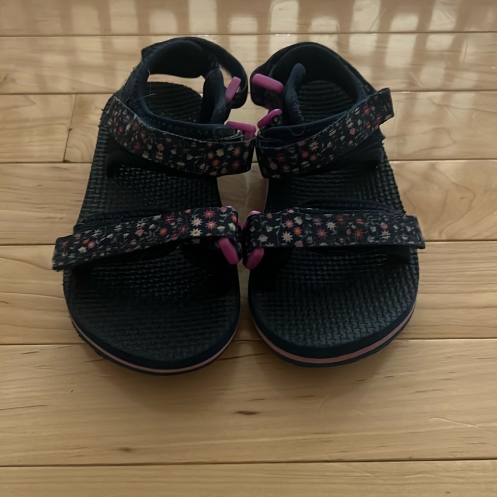 Girls sandals